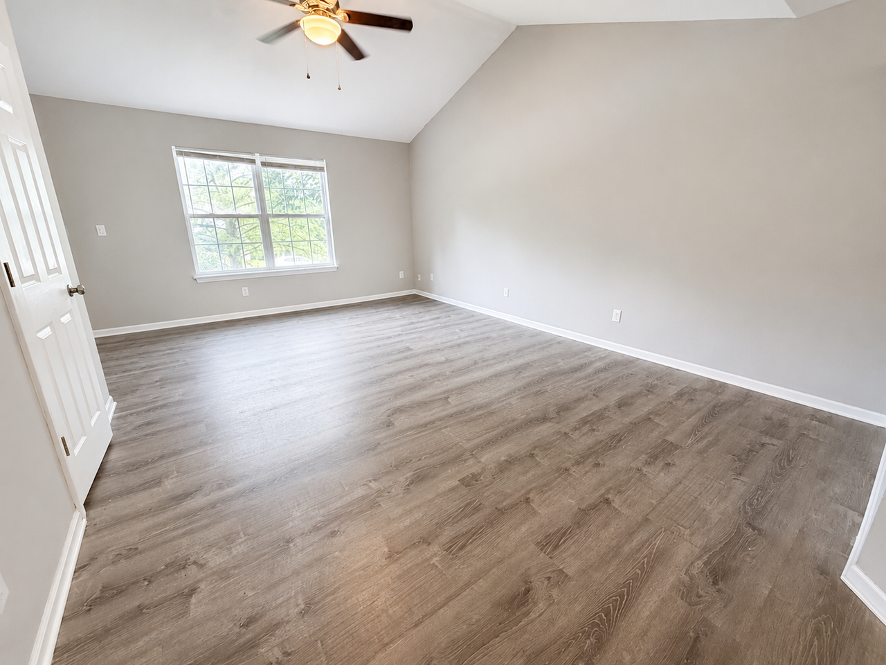 1318 Valley Creek Ln - Photo 2 of 24