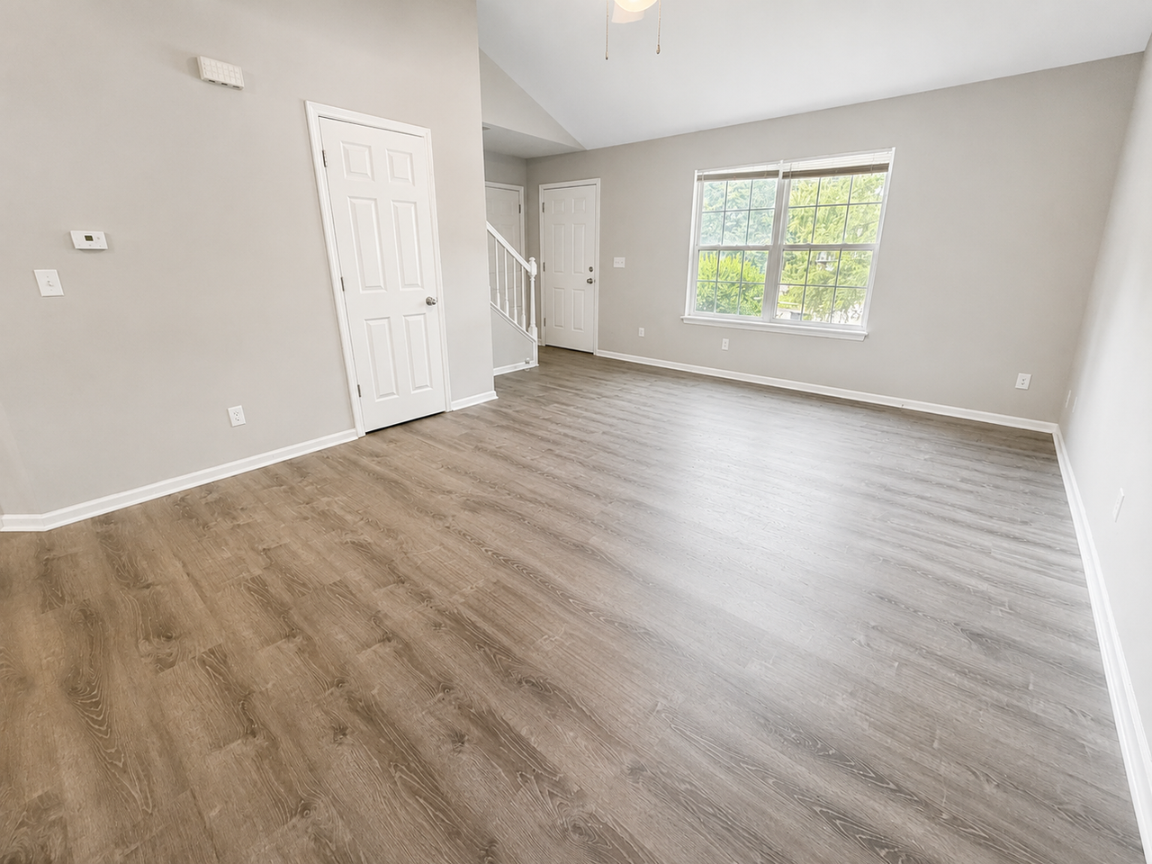 1318 Valley Creek Ln - Photo 4 of 24