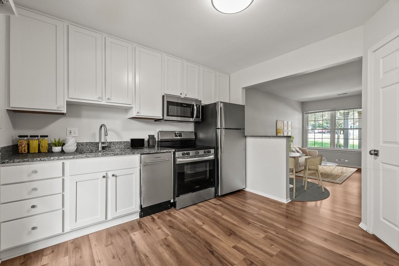 Plymouth Gardens Apartments - Photo 4 of 21