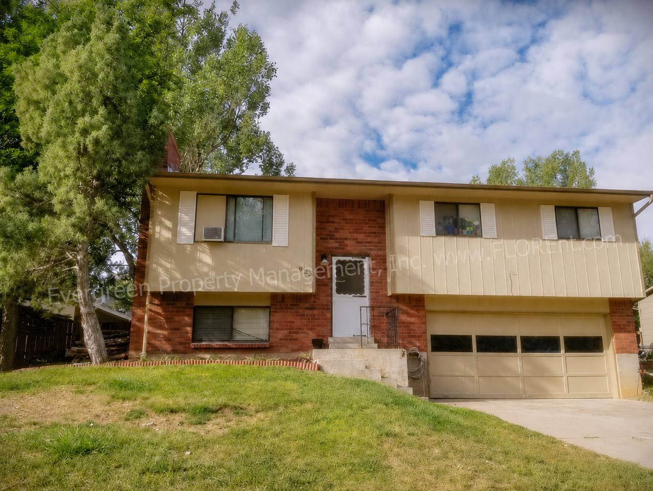 1925 Leicester Way - Photo 2 of 26