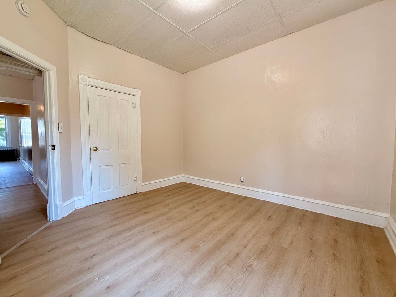 303 N Laurel St - Photo 7 of 31