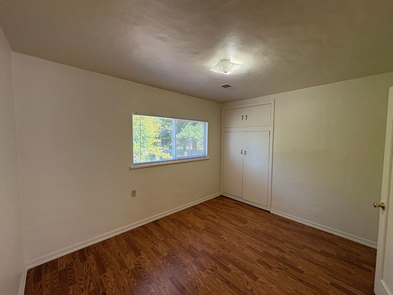 570 Granite Ave - Photo 4 of 14