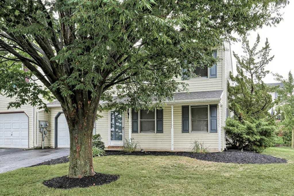 32 Forest Cir - Photo 2 of 14