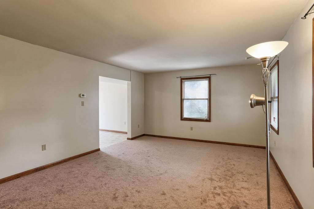 32 Forest Cir - Photo 3 of 14