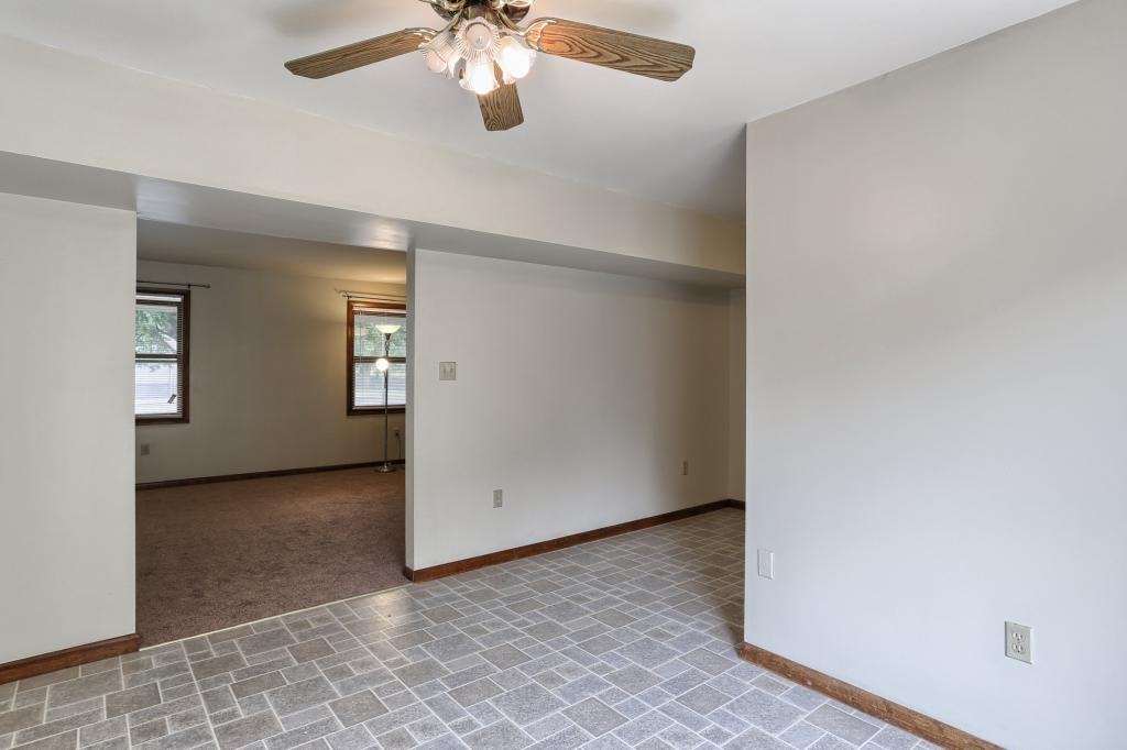 32 Forest Cir - Photo 4 of 14