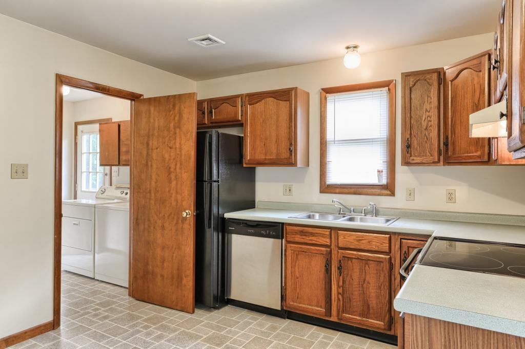 32 Forest Cir - Photo 5 of 14