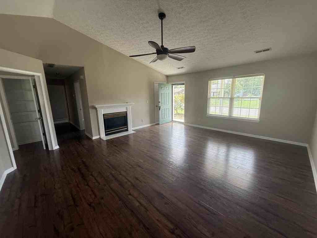 2444 Savannah Dr - Photo 3 of 20