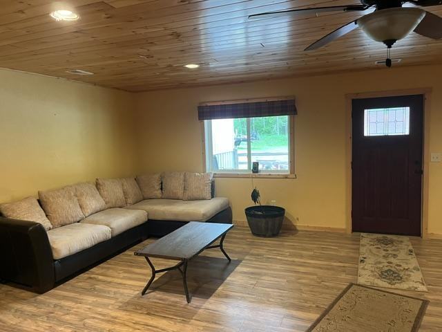 10012 Strawberry Lake Rd - Photo 2 of 10