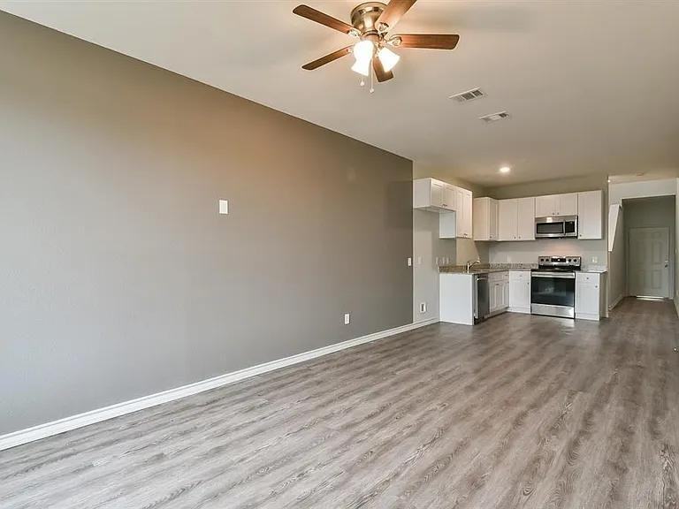 8006 Julie Ave - Photo 2 of 10