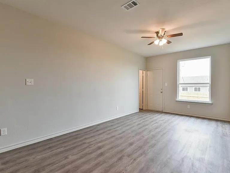 8006 Julie Ave - Photo 3 of 10