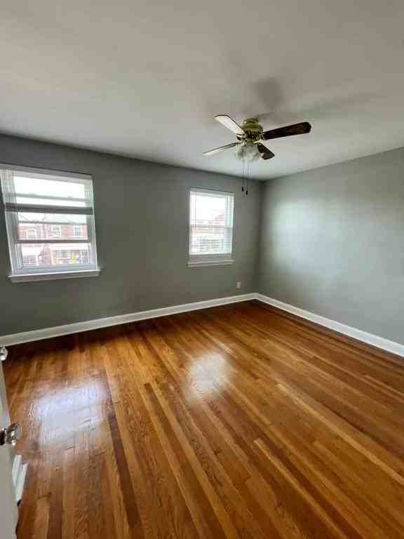 2327 13th Pl Ne - Photo 4 of 29