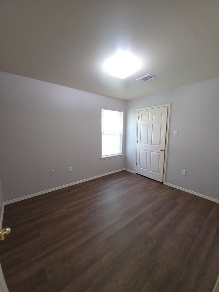 108 Poplar St - Photo 6 of 13