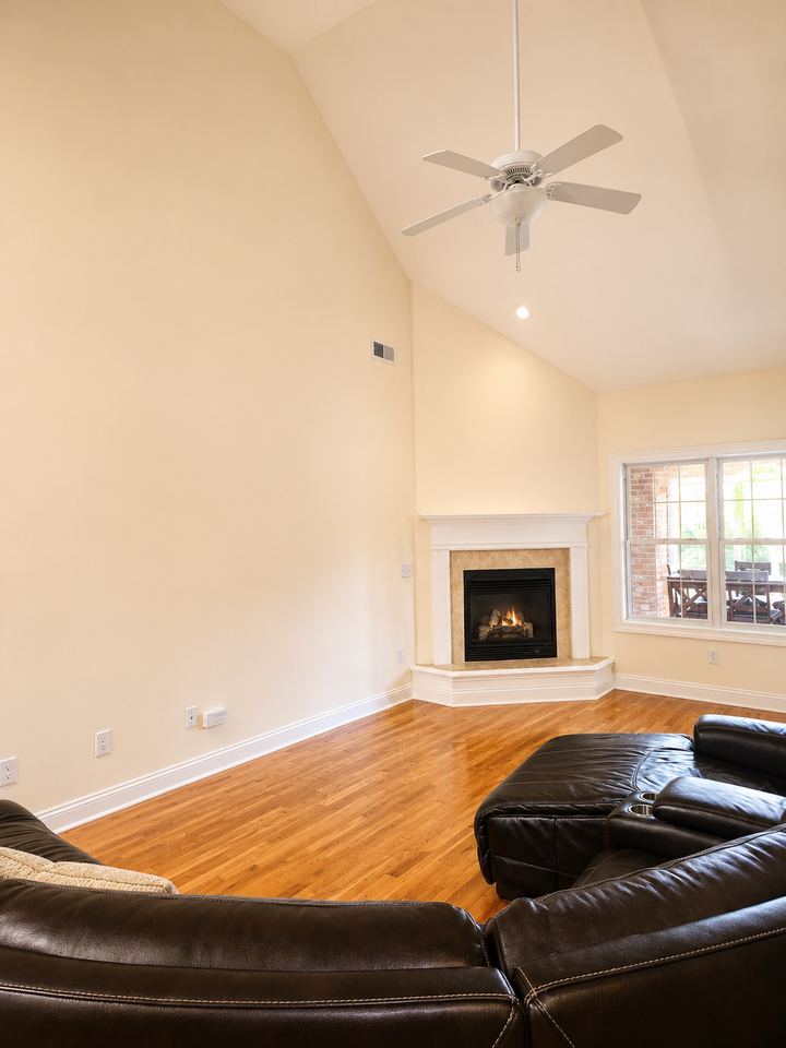6102 Northshore Dr - Photo 2 of 23