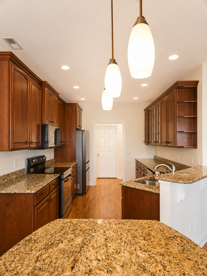 6102 Northshore Dr - Photo 4 of 23