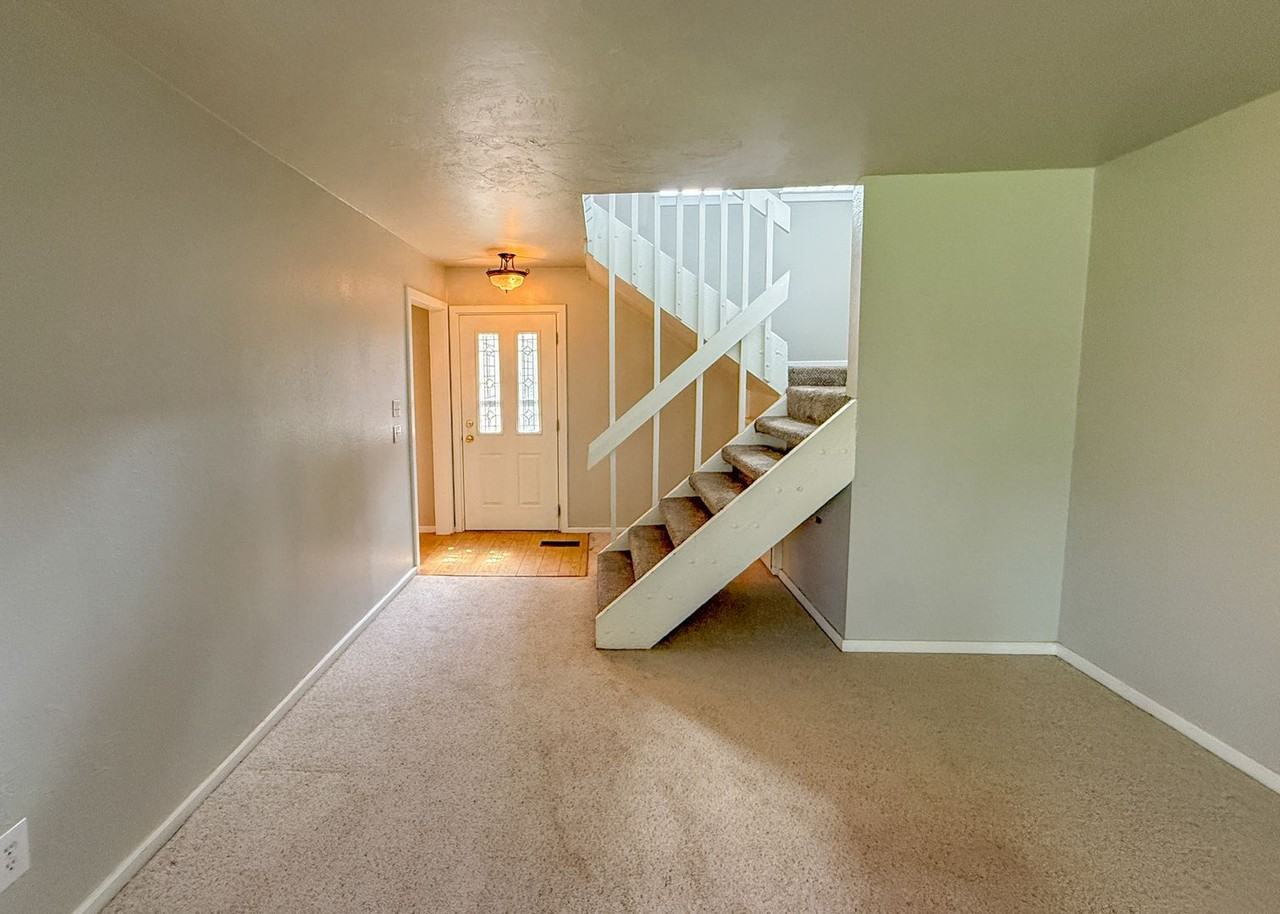 12021 Hawthorne Ln - Photo 6 of 36