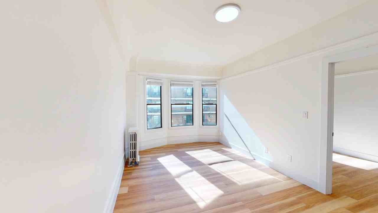 1472 Filbert Street - Photo 6 of 34