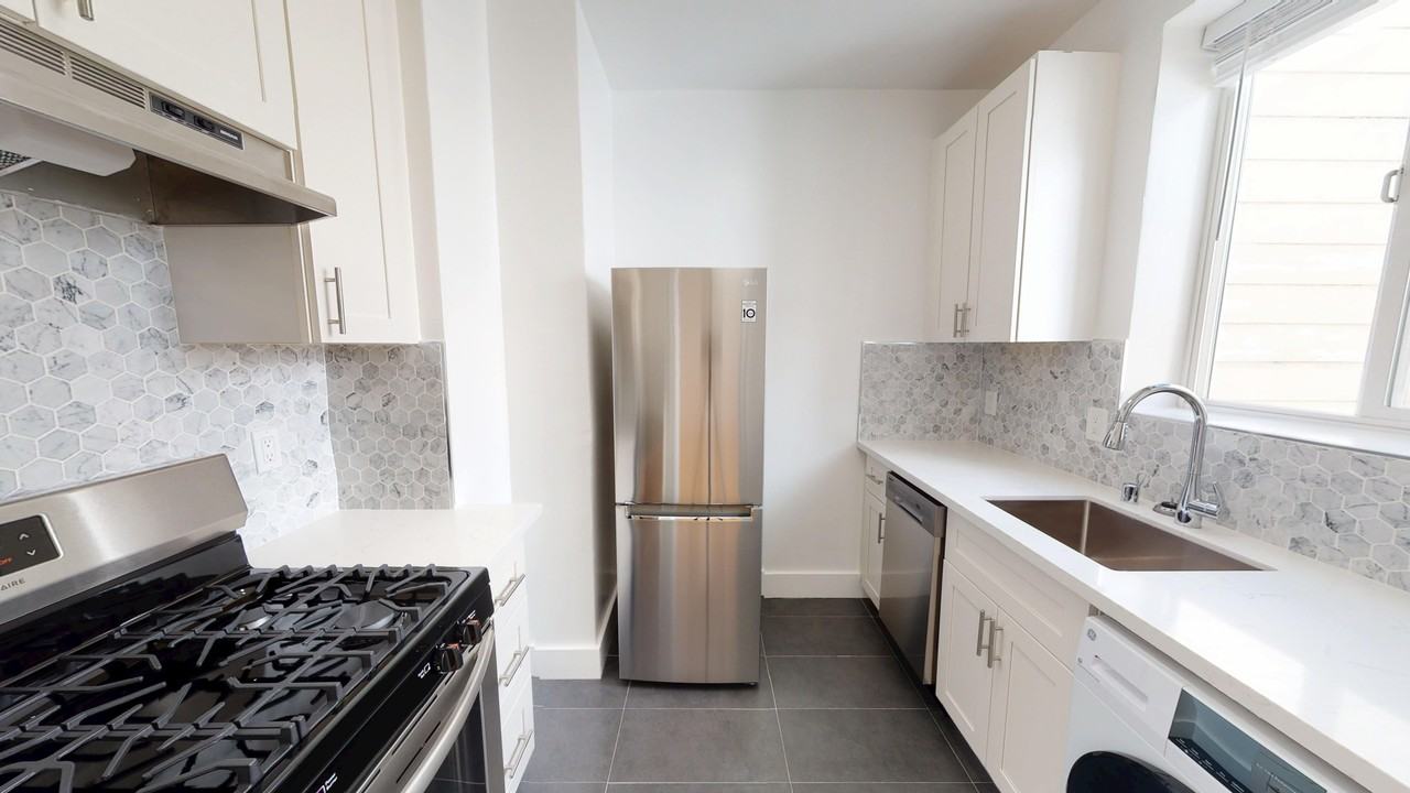 2844 Lyon Street - Photo 4 of 14