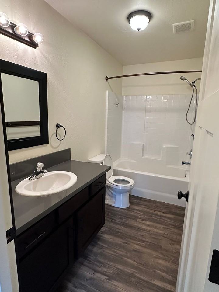 478/474 Spring Street - Photo 7 of 15