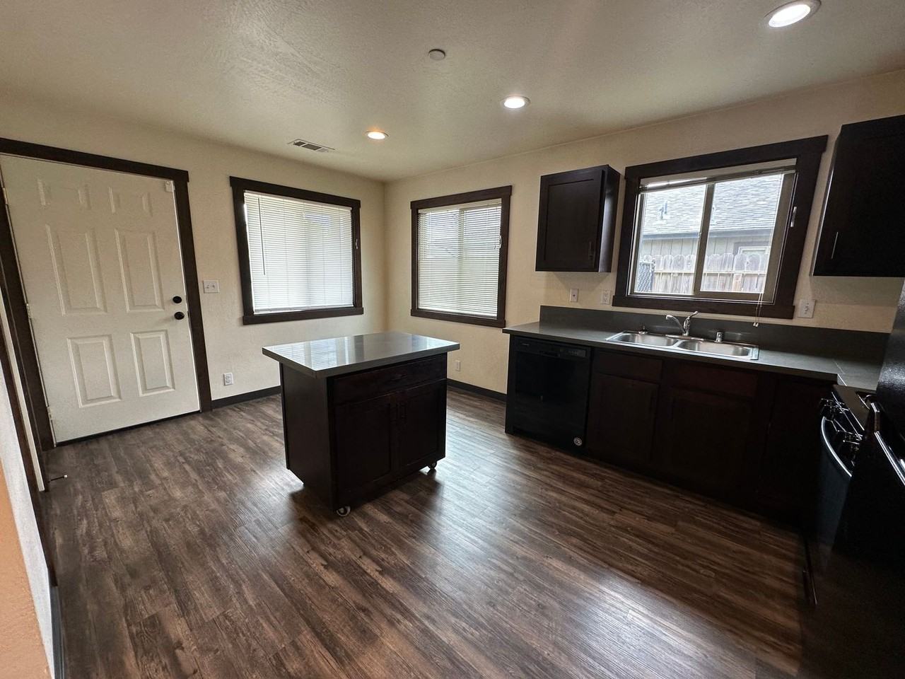 478/474 Spring Street - Photo 3 of 13