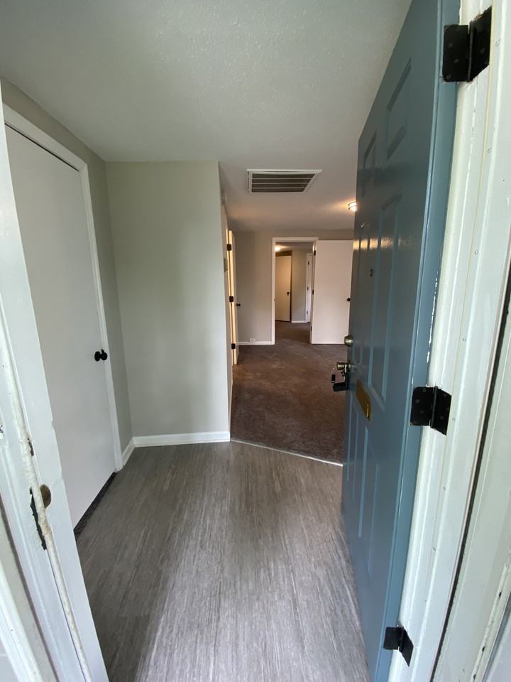 812 W 2nd Ave #B - Photo 5 of 10