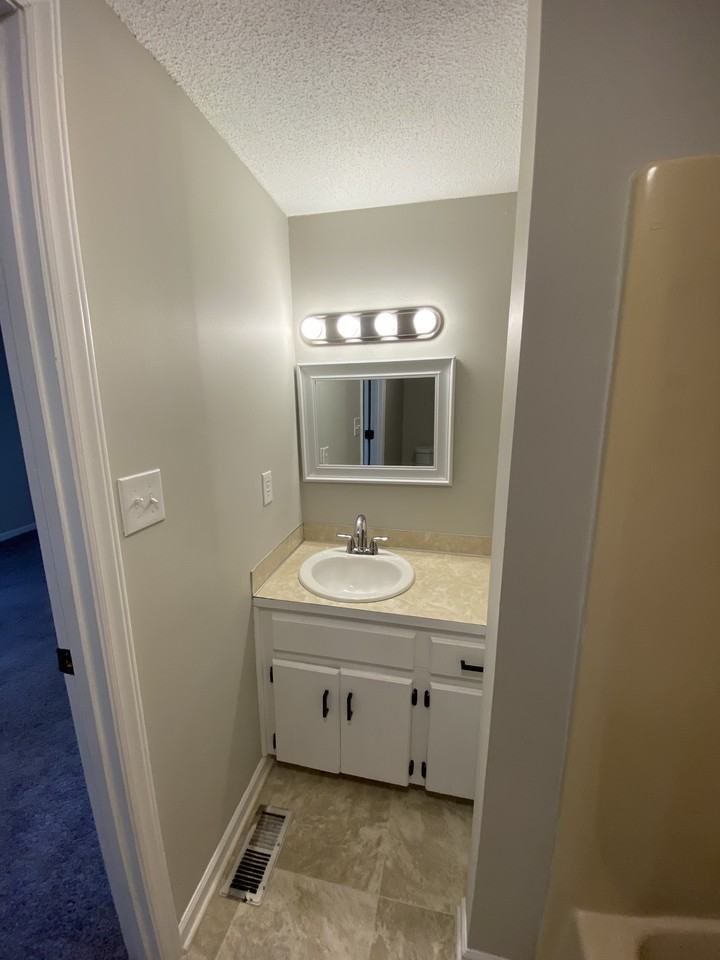 812 W 2nd Ave #B - Photo 6 of 10