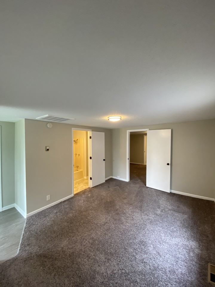 812 W 2nd Ave #B - Photo 7 of 10