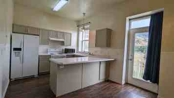 featured image of 324 E Yellow Feather Dr