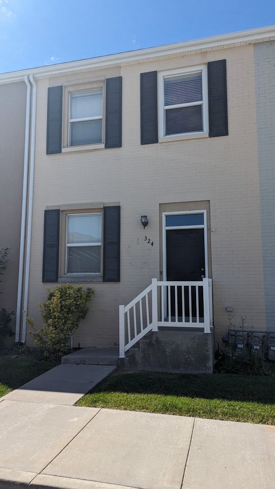 324 E Yellow Feather Dr - Photo 2 of 10