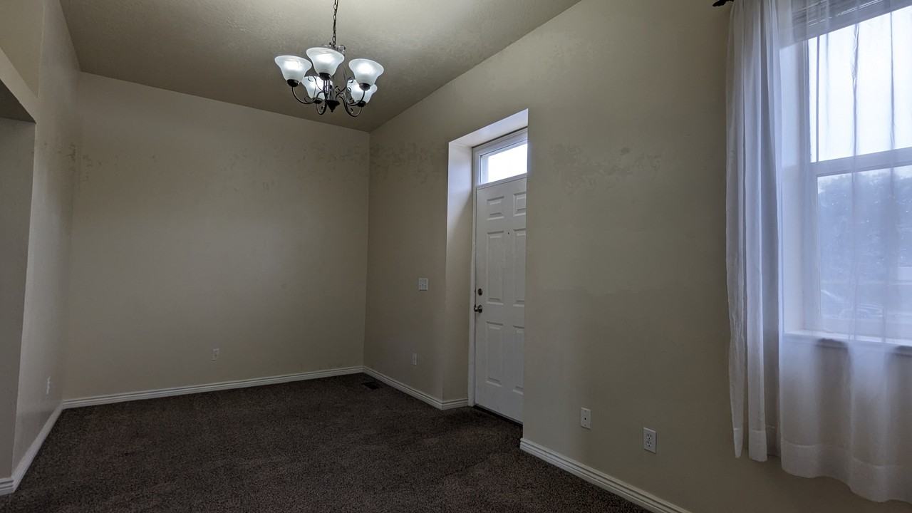 324 E Yellow Feather Dr - Photo 5 of 10
