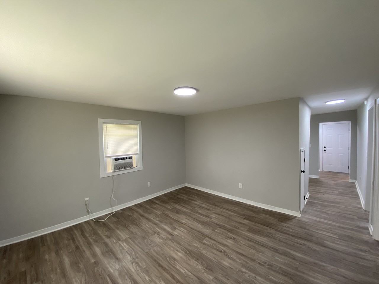 1810 Hemlock Ave - Photo 2 of 11
