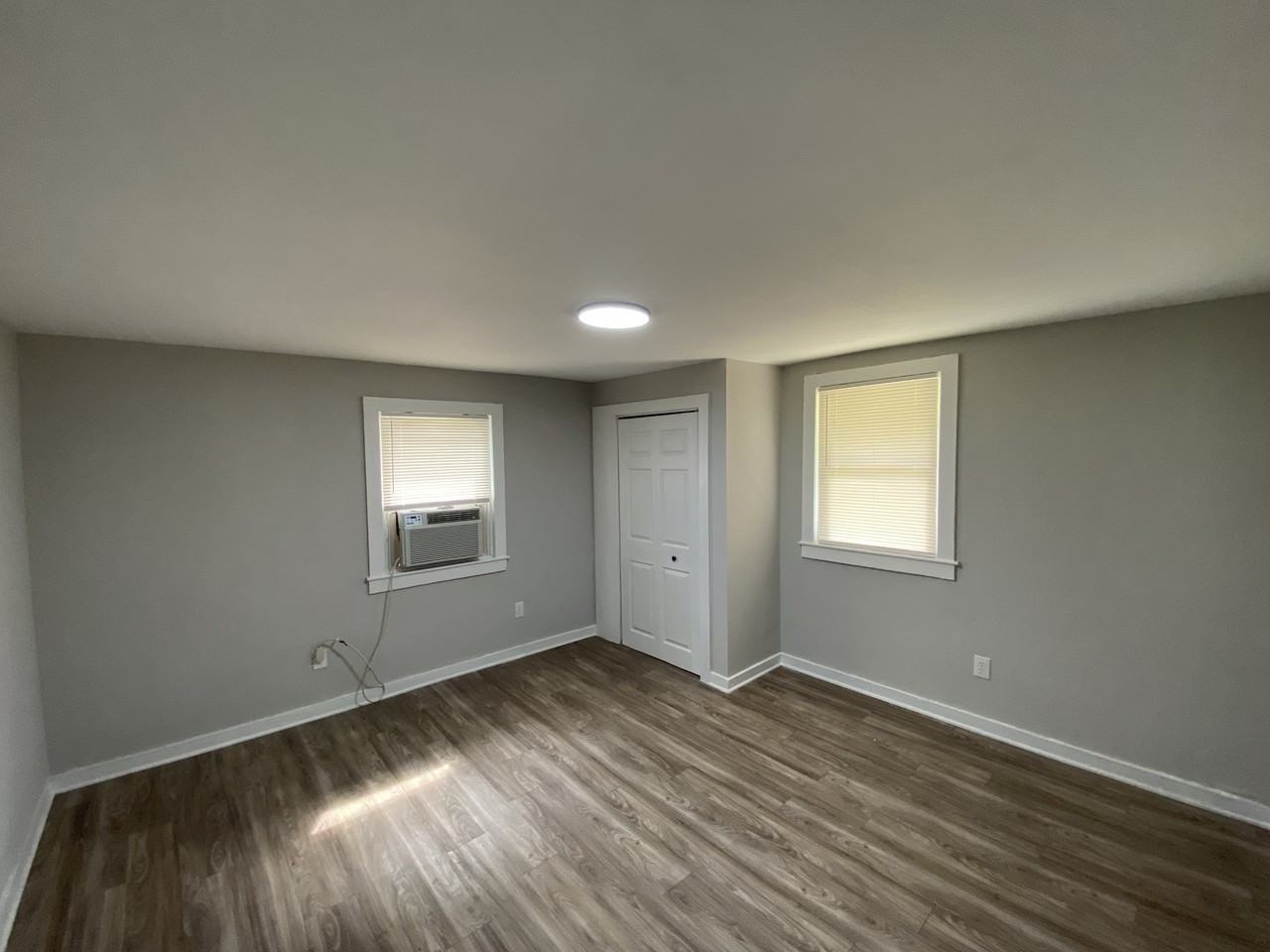 1810 Hemlock Ave - Photo 4 of 11