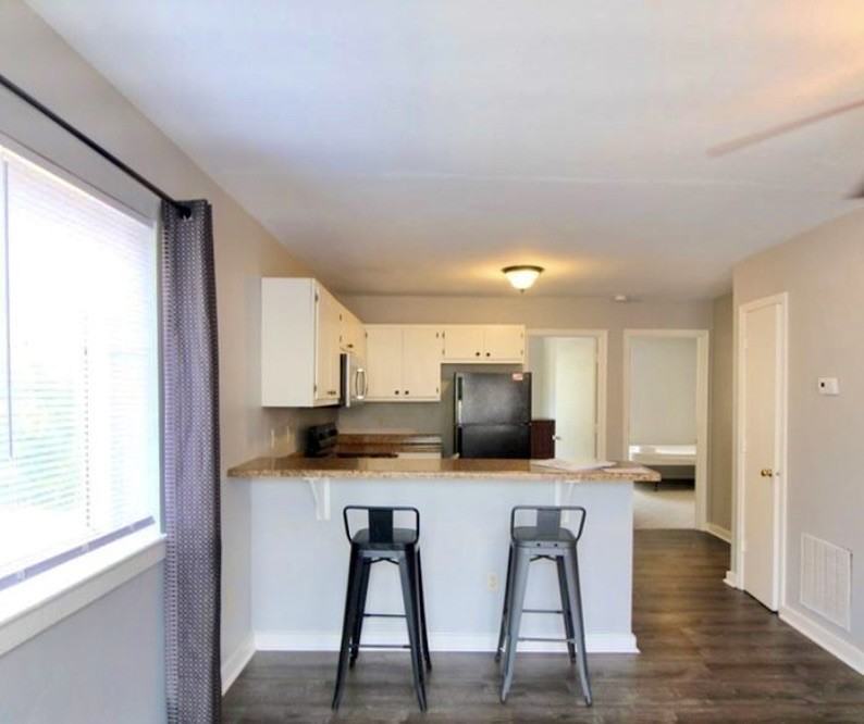 1444 Devon Ln - Photo 3 of 9