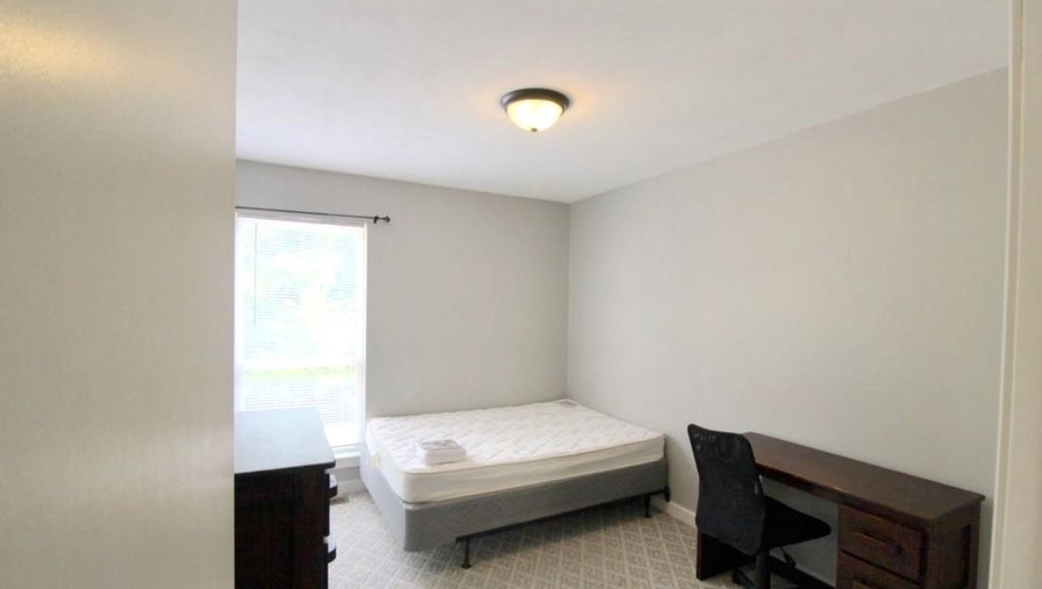 1444 Devon Ln - Photo 6 of 9