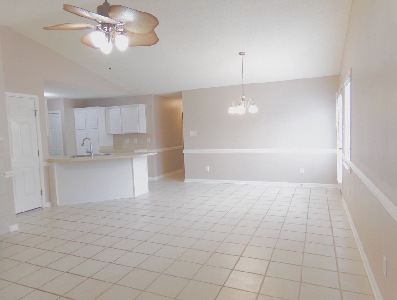 409 Nordhoff St - Photo 3 of 10