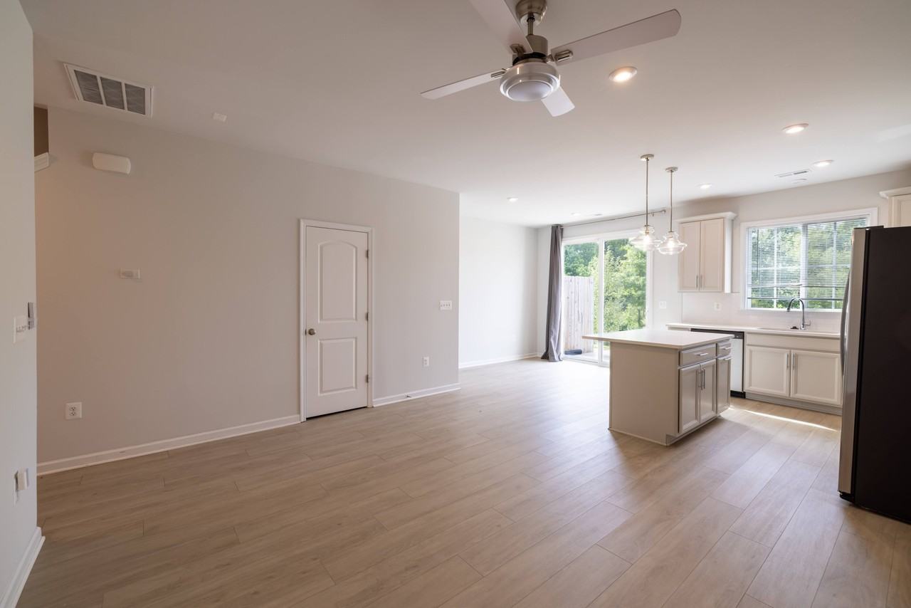516 Rivanna Hill Way #E4 - Photo 5 of 23