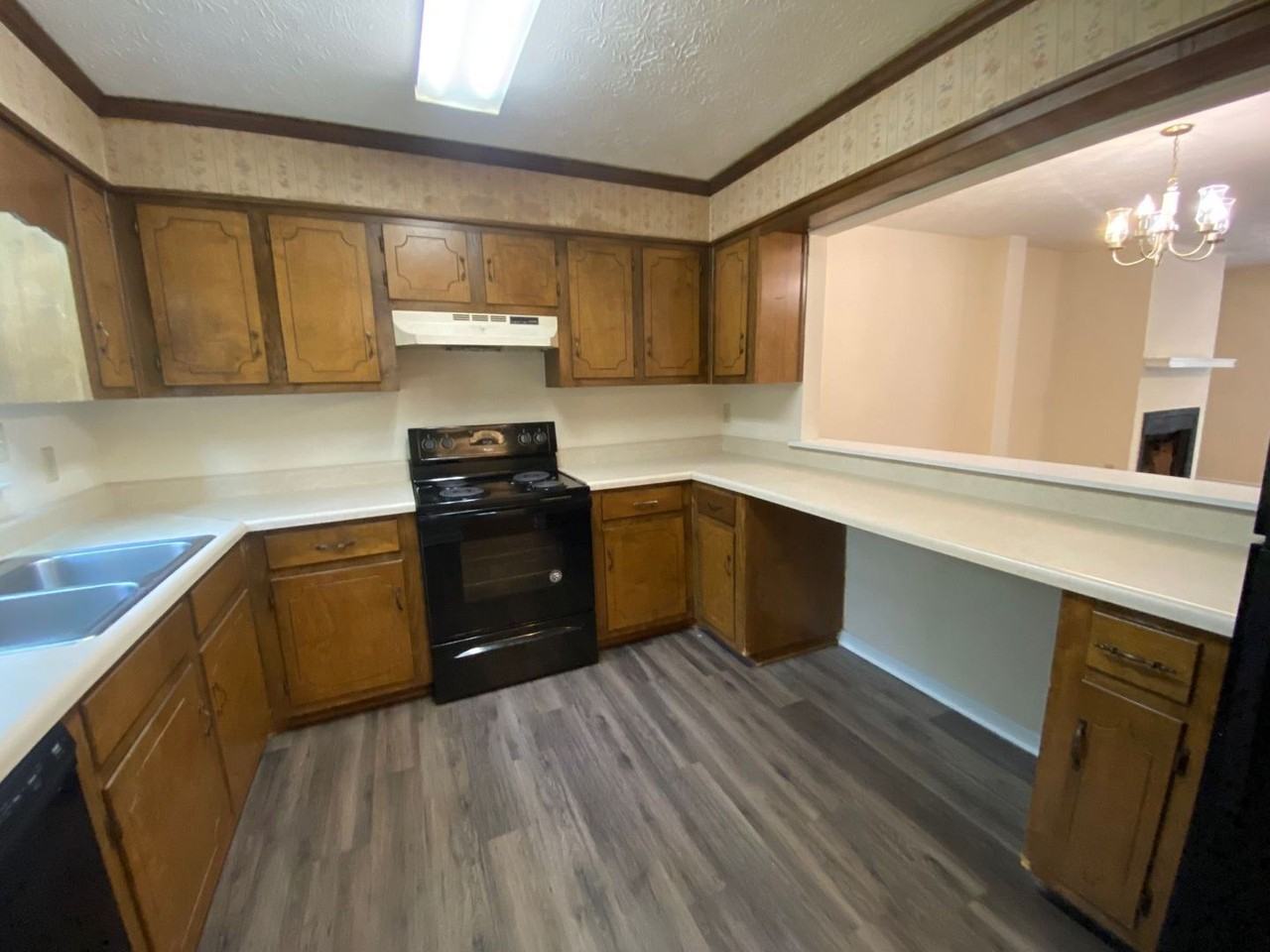 240 Highland Park Dr #240 - Photo 2 of 7