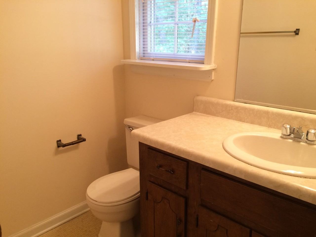 240 Highland Park Dr #240 - Photo 6 of 7