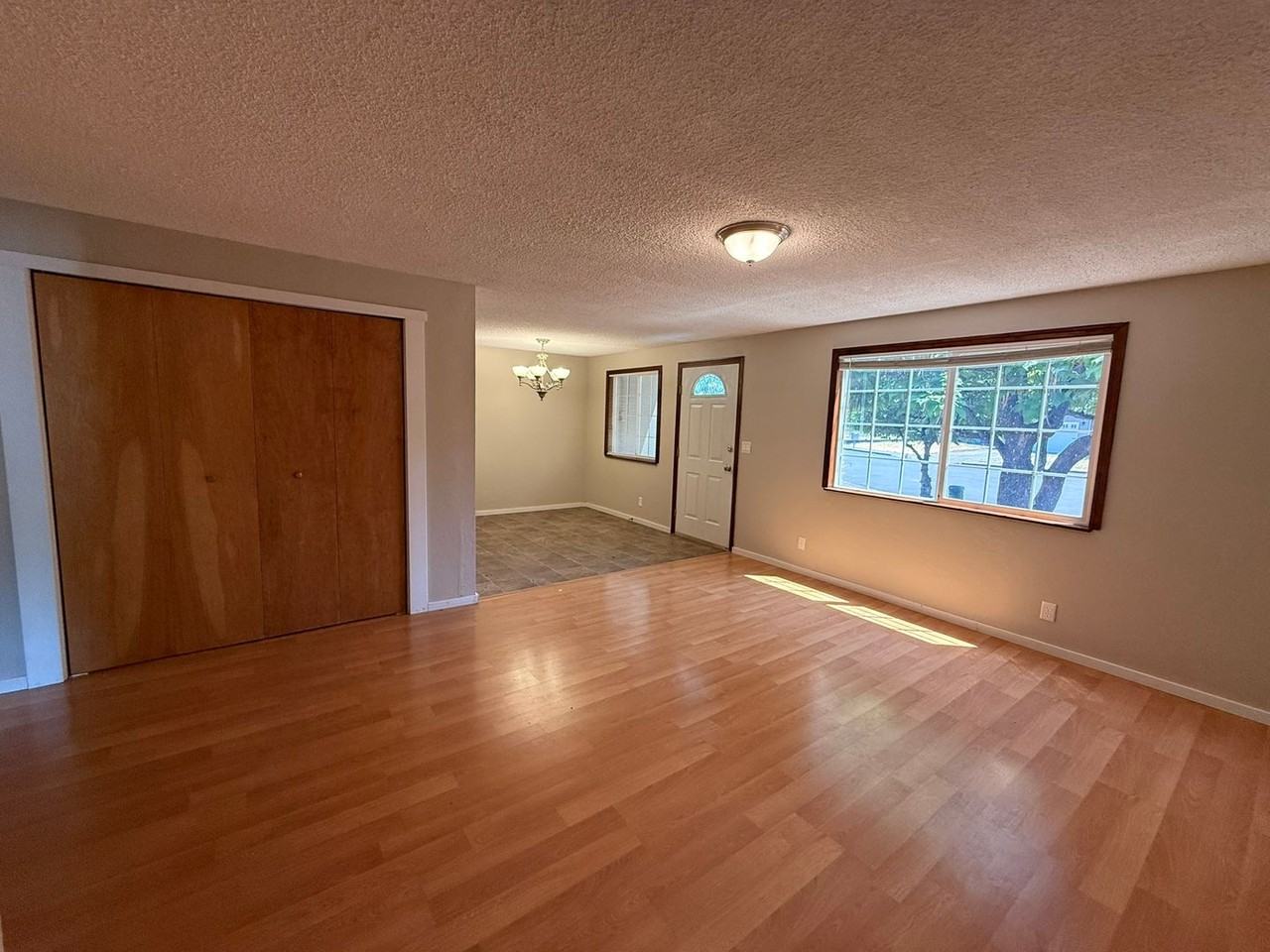 1465 Chase St - Photo 3 of 16
