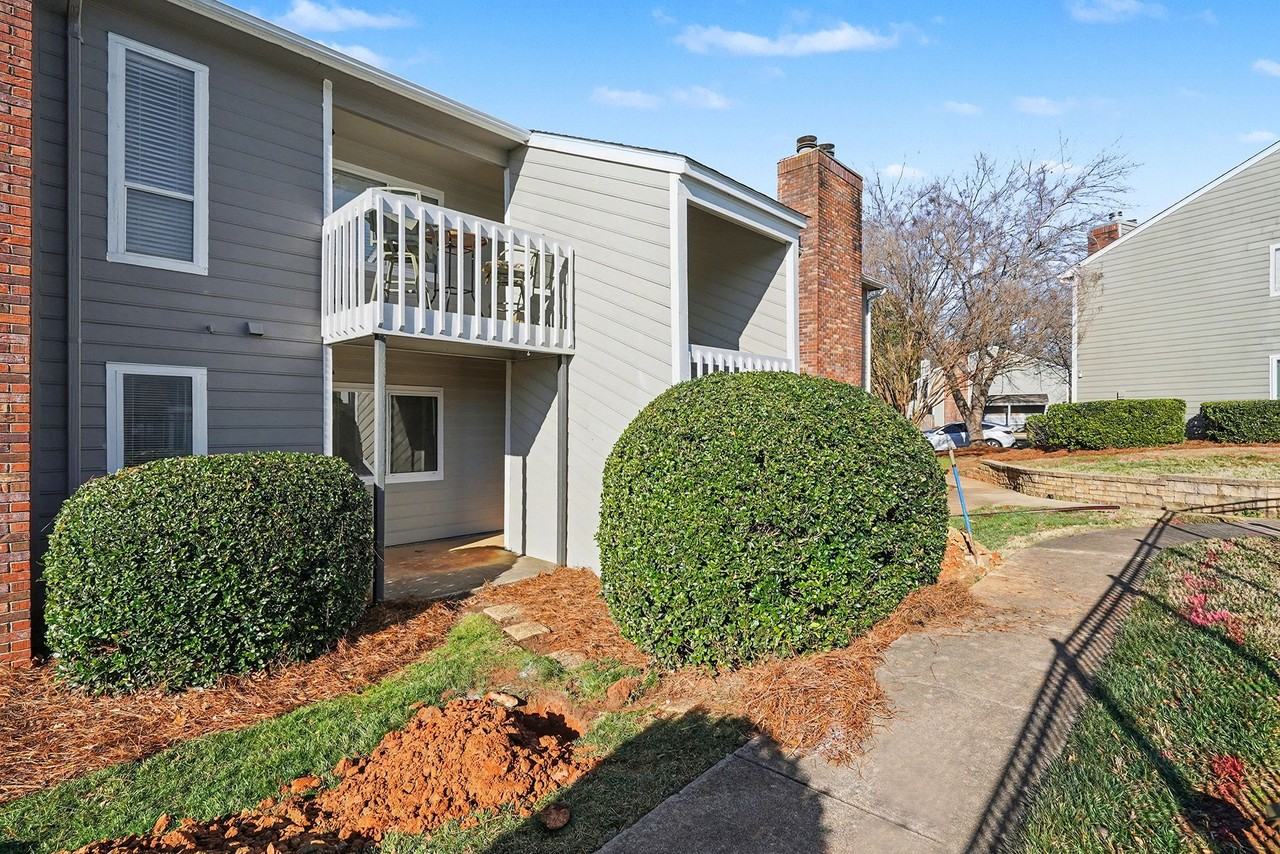 6148 Heath Ridge Ct - Photo 2 of 15