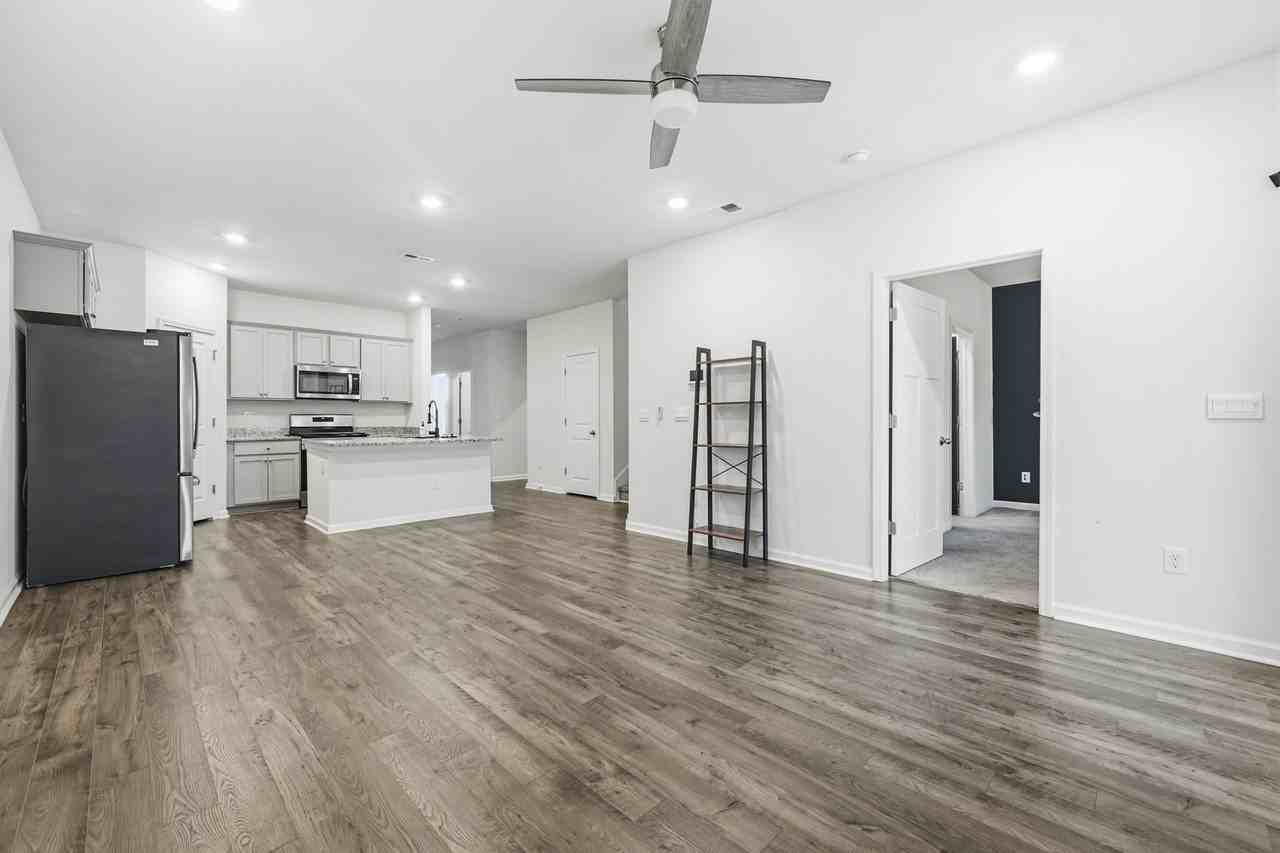 3412 Bells Lake Cir - Photo 6 of 25