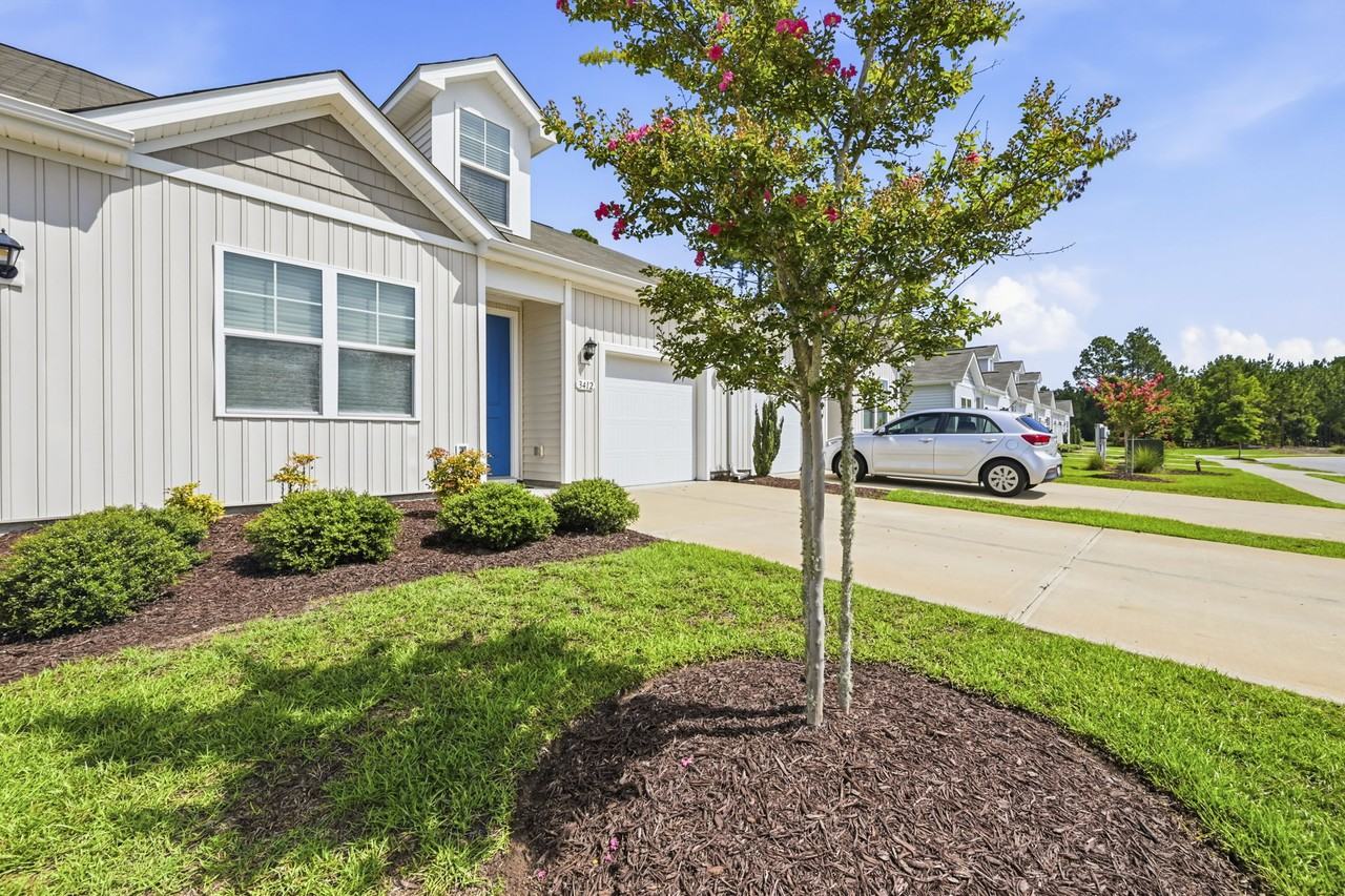3412 Bells Lake Cir - Photo 2 of 25