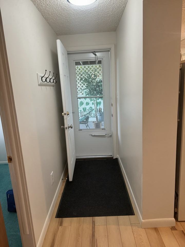 1614 Stuart St #1 - Photo 2 of 12