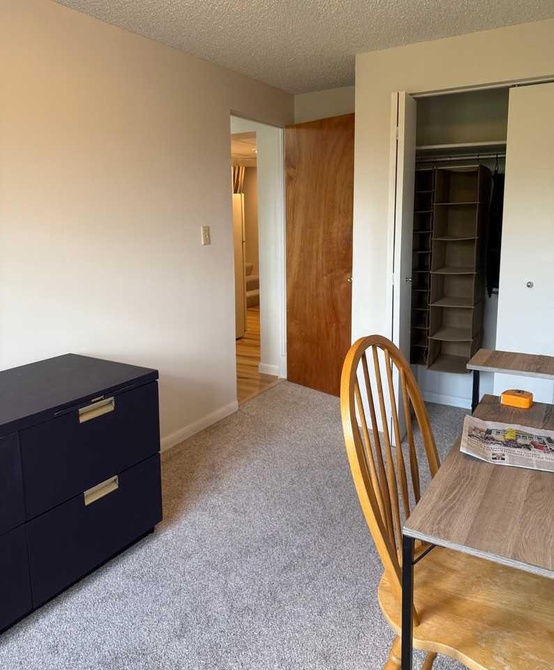 1614 Stuart St #1 - Photo 4 of 12