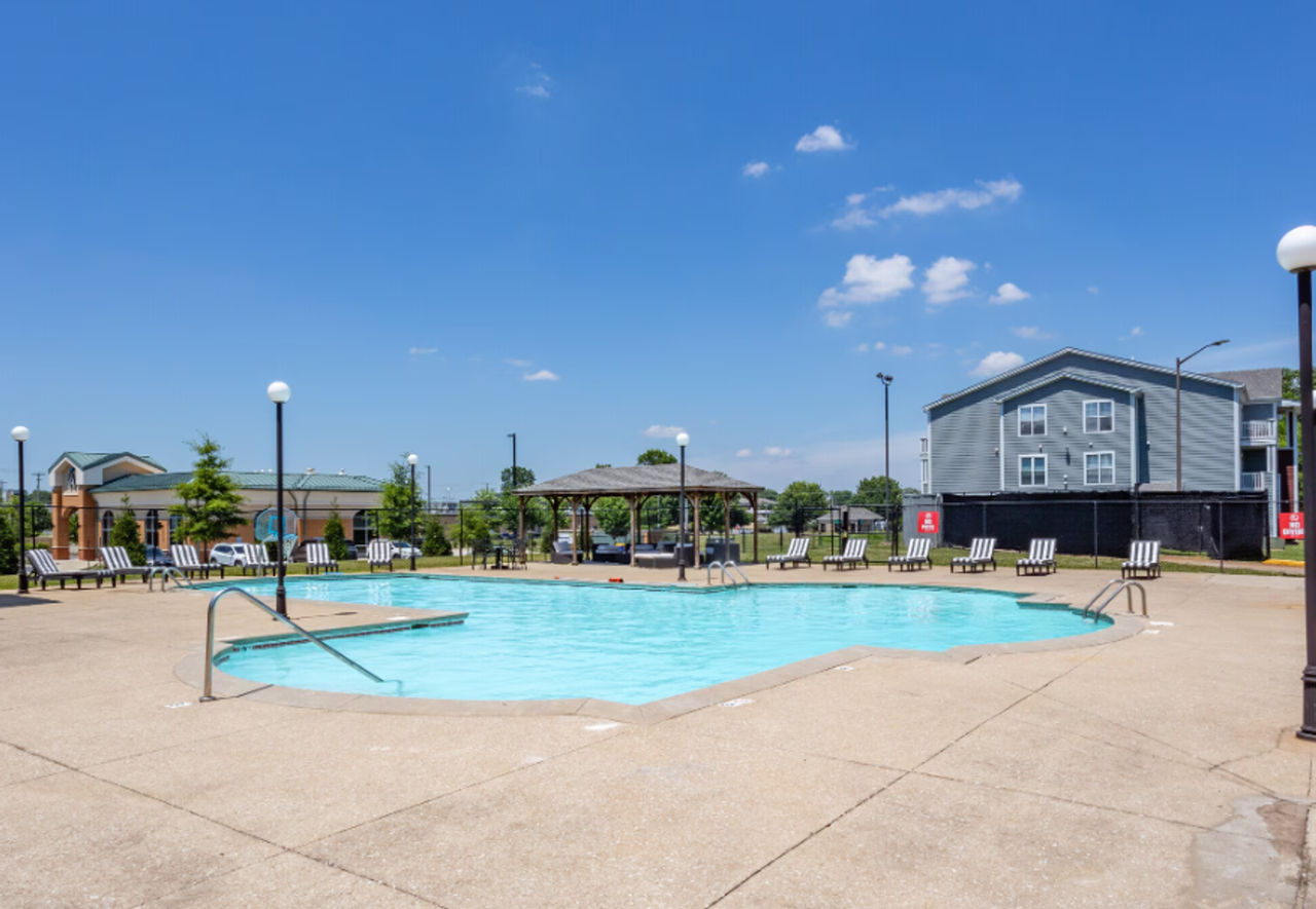 The Crown Apartments - Photo 4 of 16