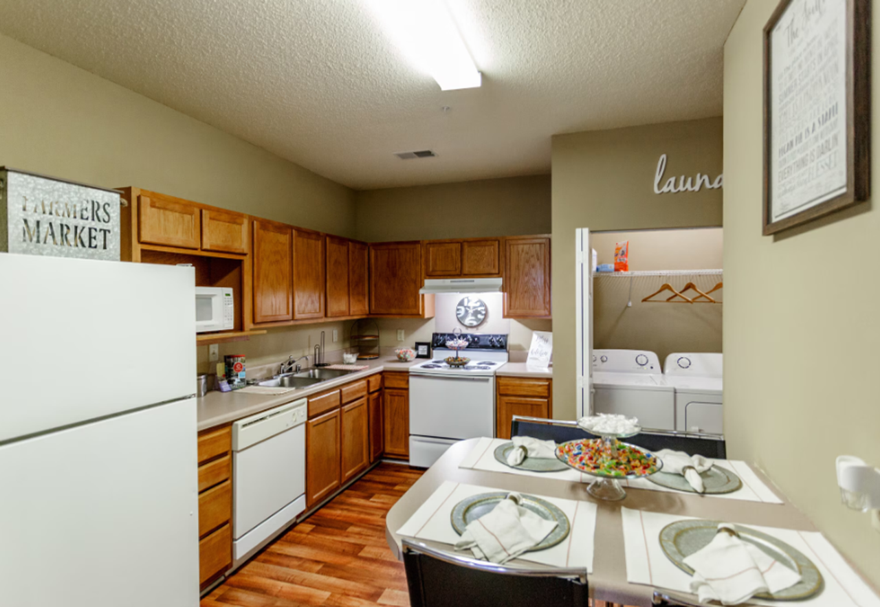 The Crown Apartments - Photo 6 of 16