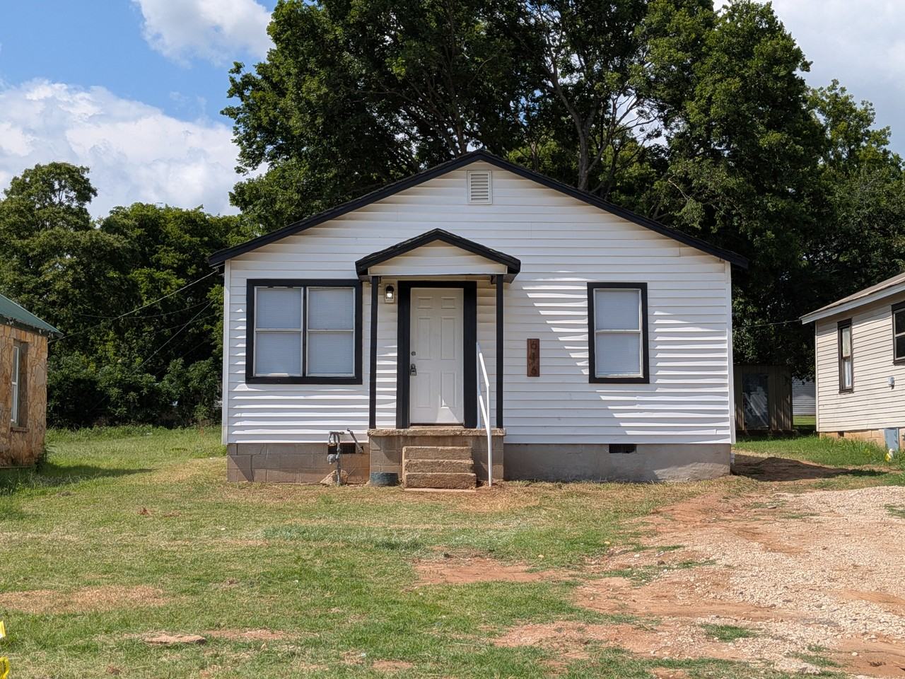616 W Oklahoma Ave - Photo 2 of 12