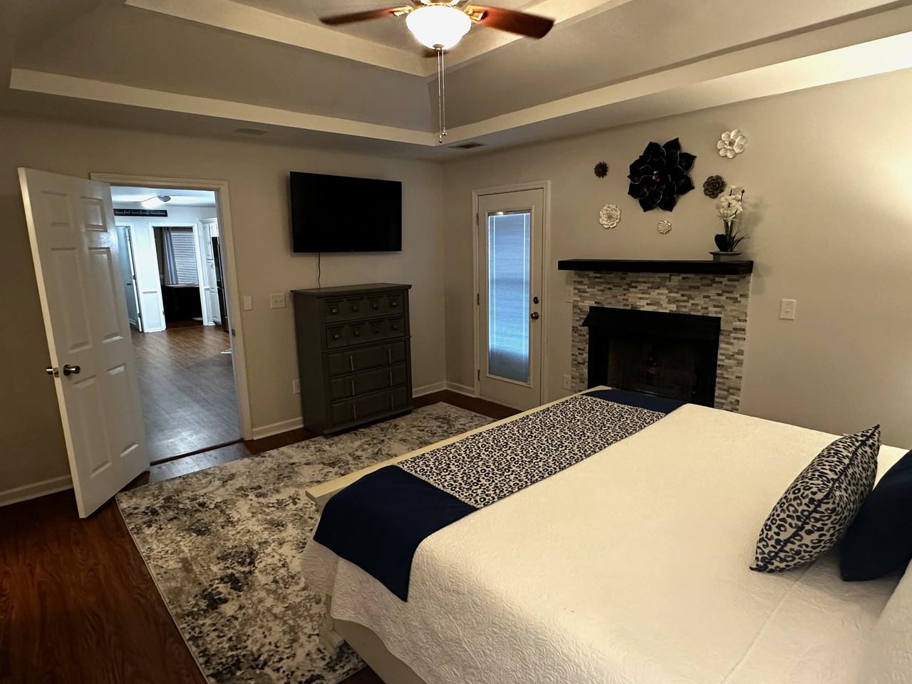 105 Wilkes Ct - Photo 4 of 12