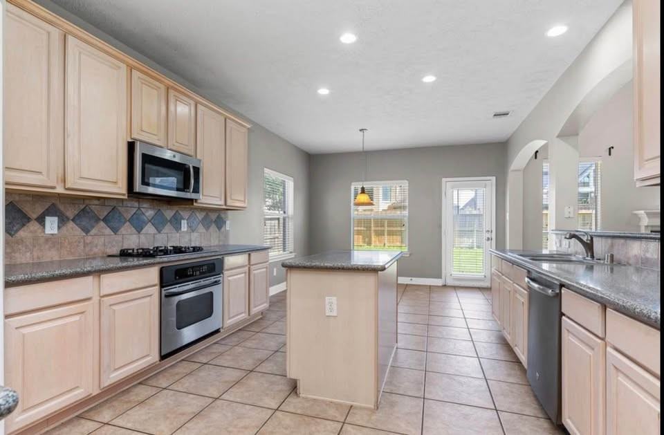 3531 Shoreview Ln - Photo 4 of 46