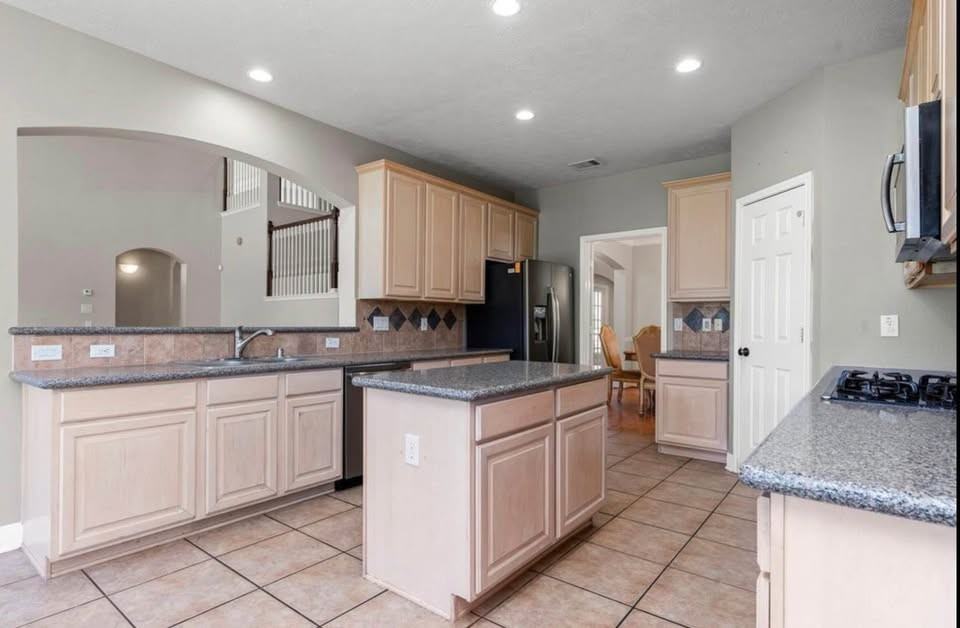 3531 Shoreview Ln - Photo 7 of 46