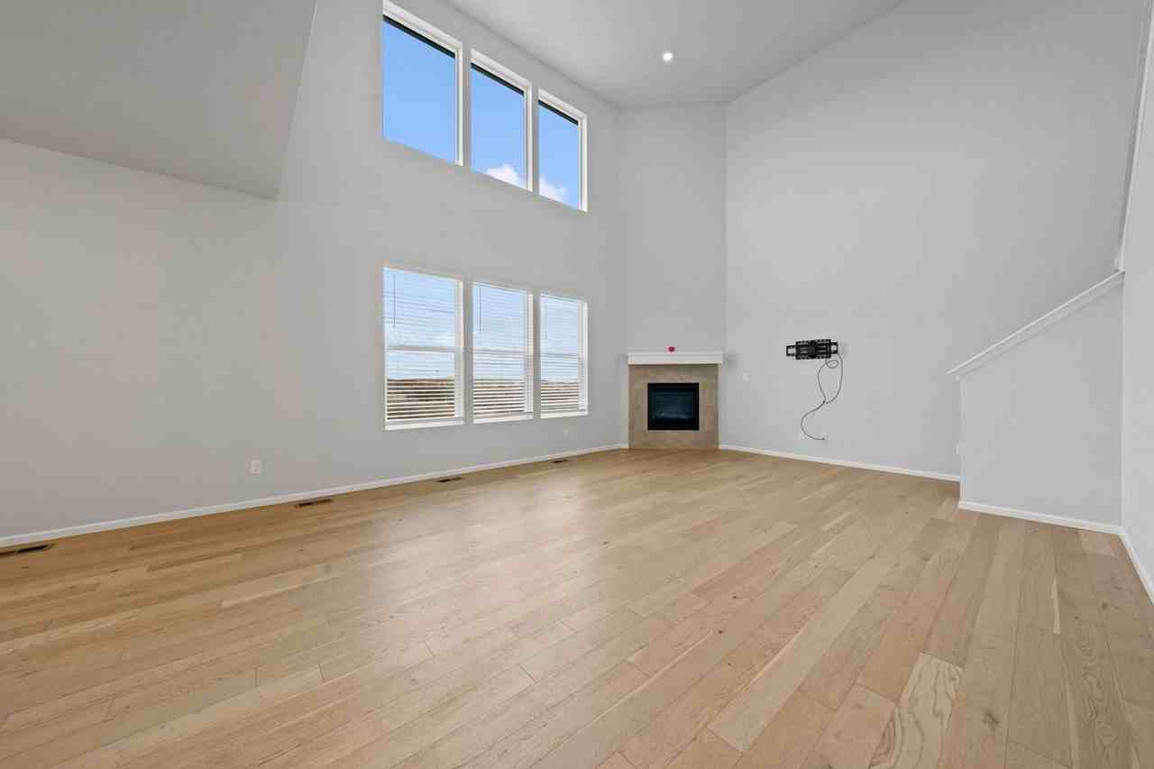 470 Hyde Park Cir - Photo 2 of 17